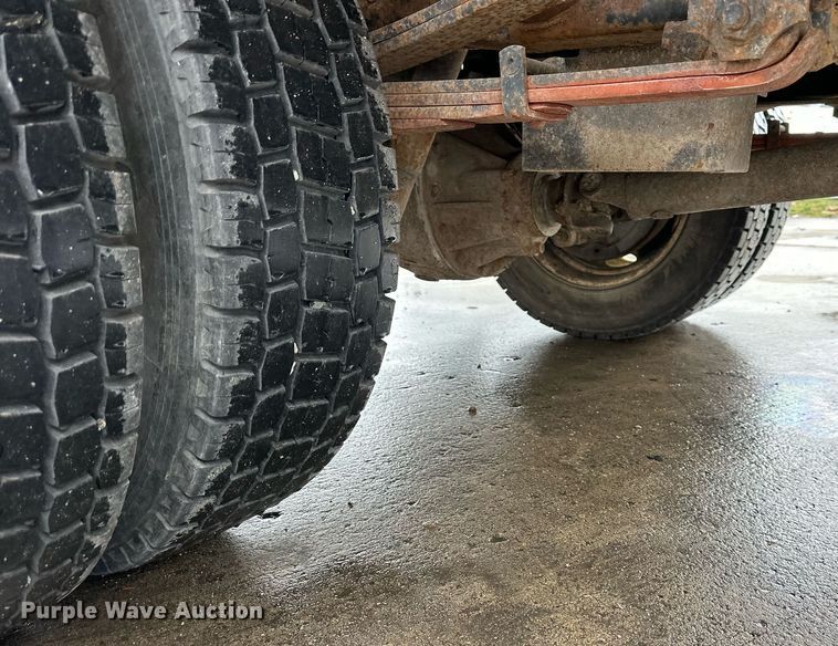 image for item DW2901 2004 GMC W4500  flatbed truck