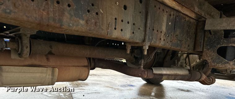 image for item DW2901 2004 GMC W4500  flatbed truck