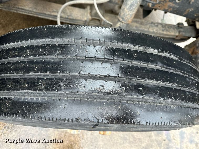 image for item DW2901 2004 GMC W4500  flatbed truck