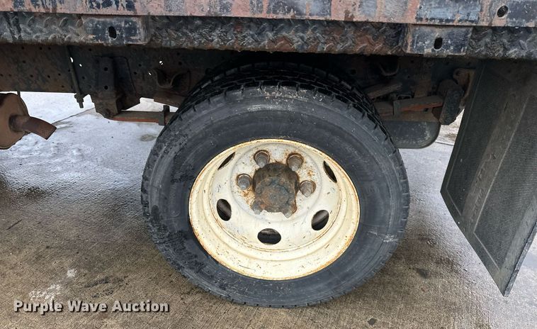 image for item DW2901 2004 GMC W4500  flatbed truck