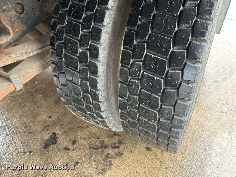 image for item DW2901 2004 GMC W4500  flatbed truck