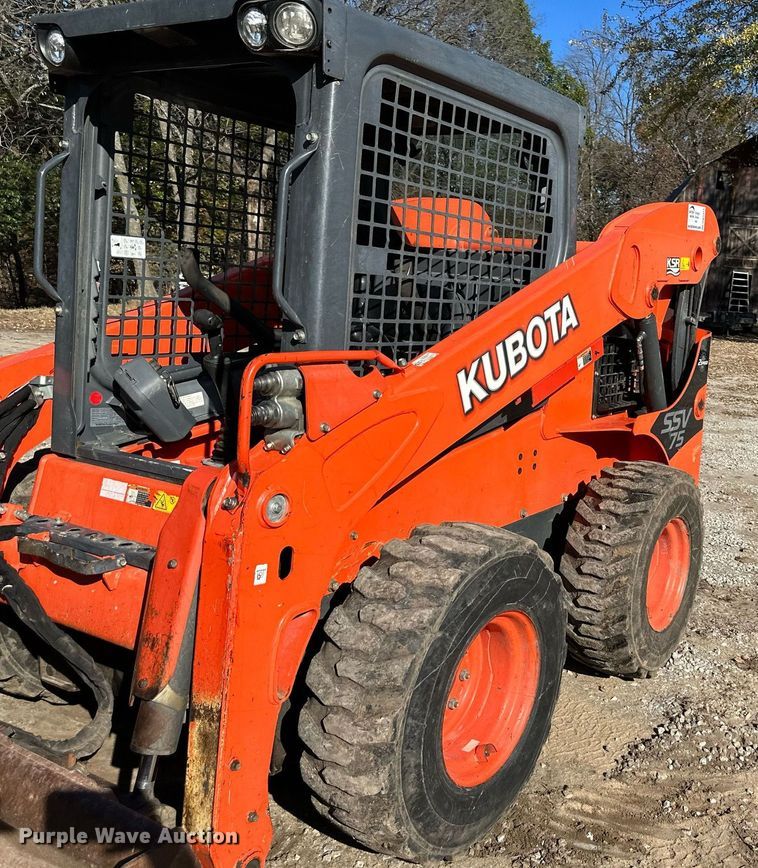 image for item DW2914 2016 Kubota SSV75  skid steer loader