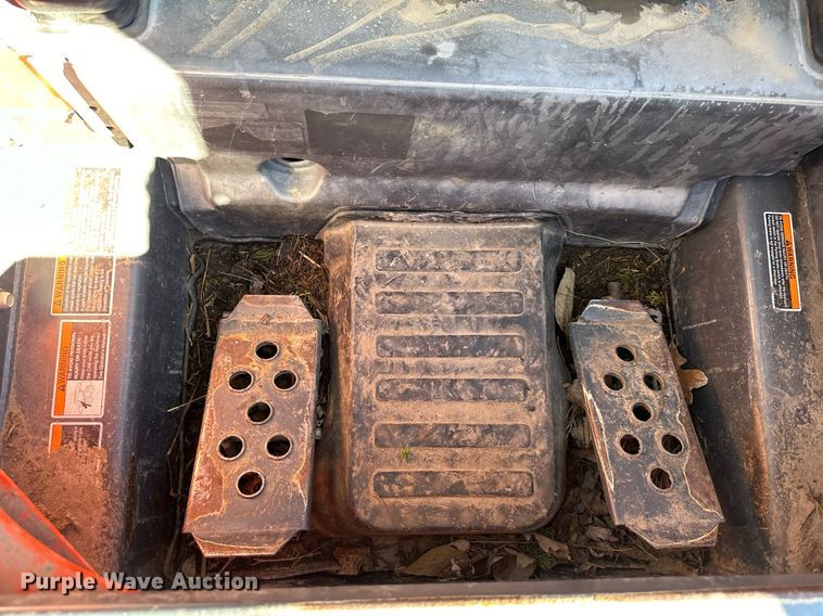 image for item DW2914 2016 Kubota SSV75  skid steer loader