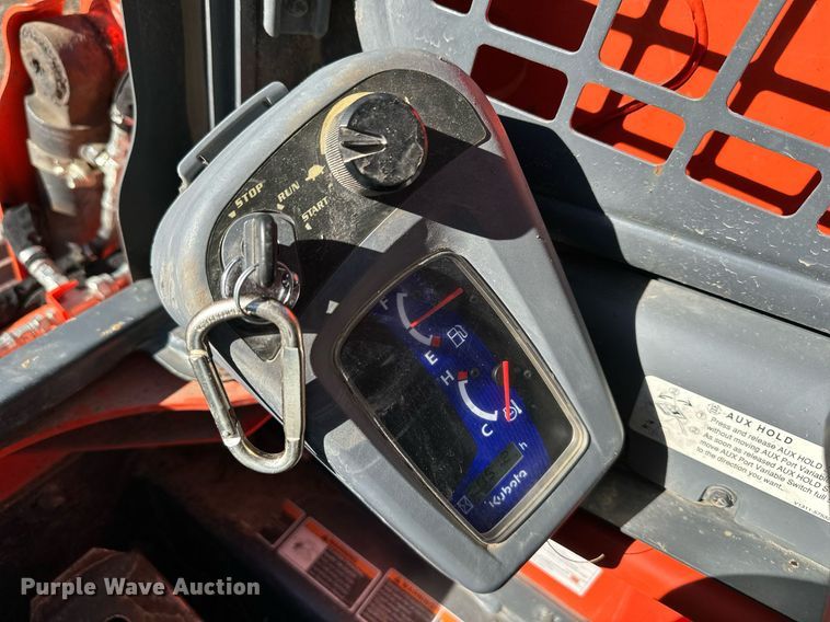 image for item DW2914 2016 Kubota SSV75  skid steer loader