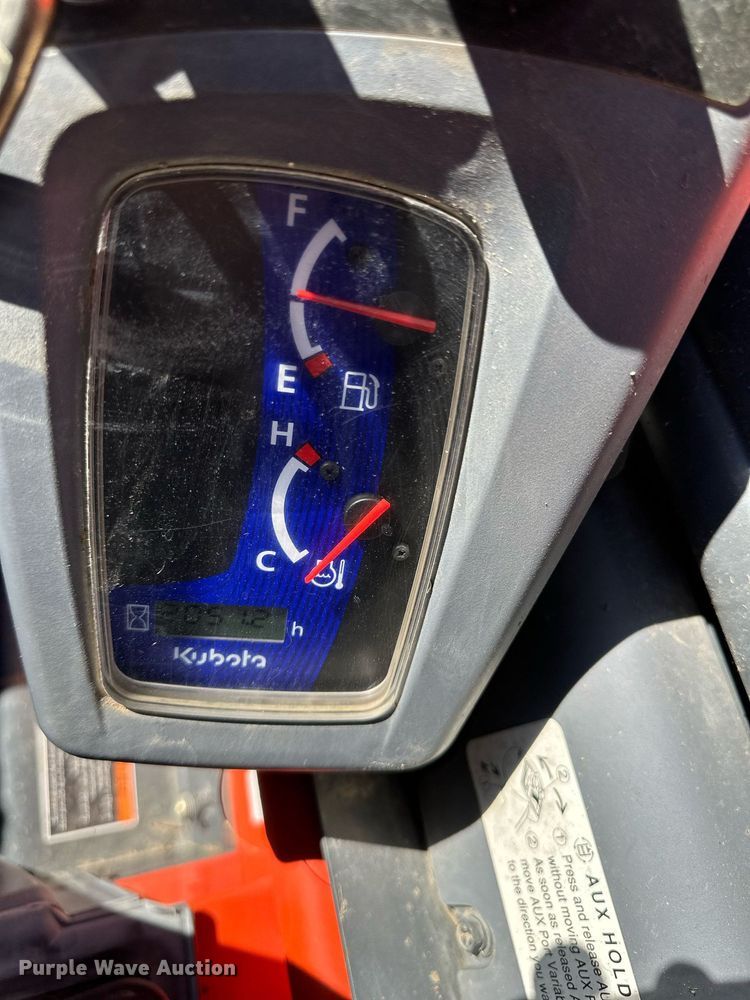 image for item DW2914 2016 Kubota SSV75  skid steer loader