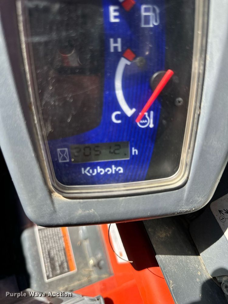 image for item DW2914 2016 Kubota SSV75  skid steer loader