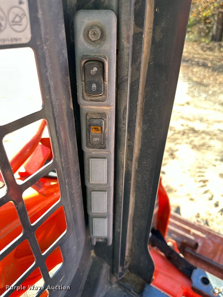 image for item DW2914 2016 Kubota SSV75  skid steer loader