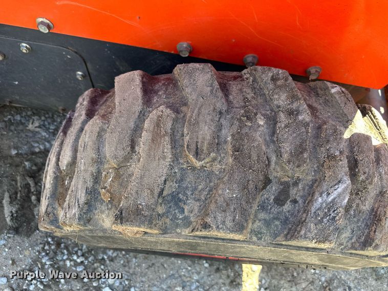 image for item DW2914 2016 Kubota SSV75  skid steer loader