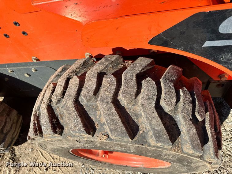 image for item DW2914 2016 Kubota SSV75  skid steer loader