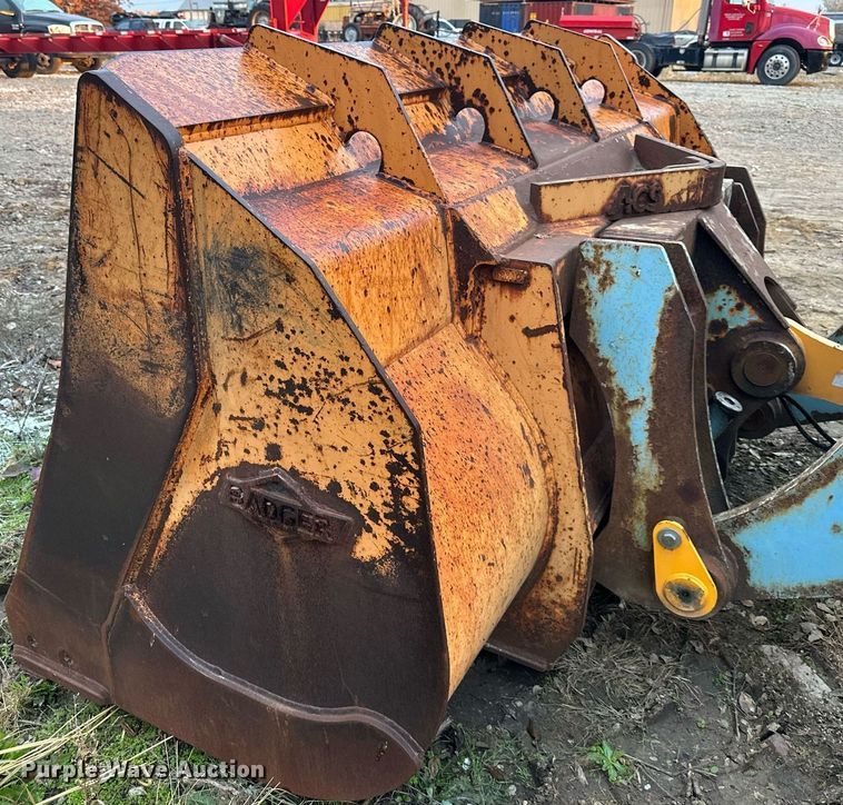 image for item DW2915 1999 Hyundai HL760  wheel loader