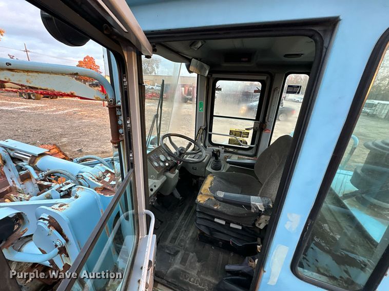 image for item DW2915 1999 Hyundai HL760  wheel loader