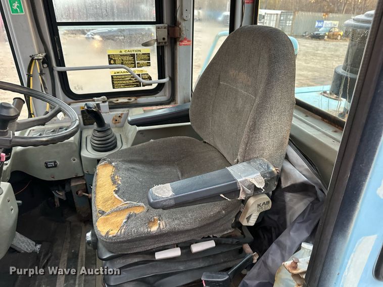 image for item DW2915 1999 Hyundai HL760  wheel loader