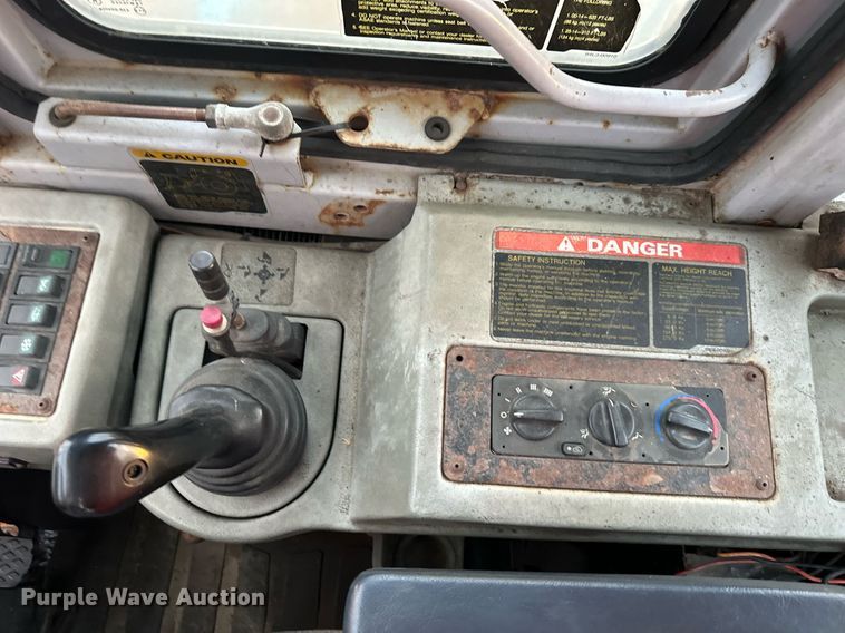 image for item DW2915 1999 Hyundai HL760  wheel loader