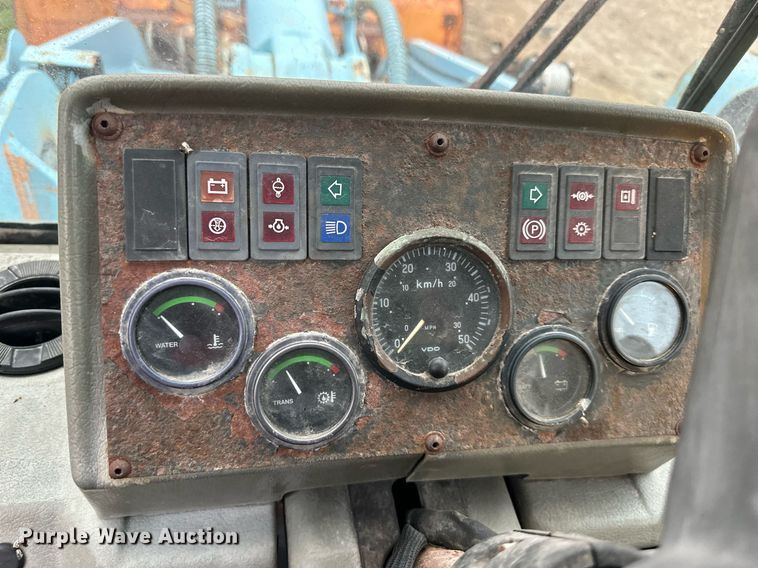 image for item DW2915 1999 Hyundai HL760  wheel loader