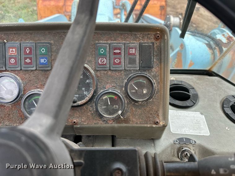 image for item DW2915 1999 Hyundai HL760  wheel loader