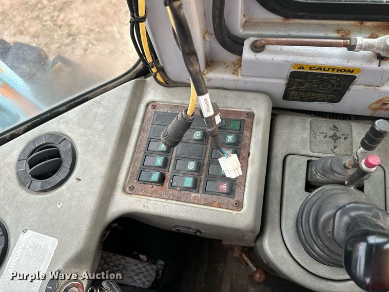 image for item DW2915 1999 Hyundai HL760  wheel loader