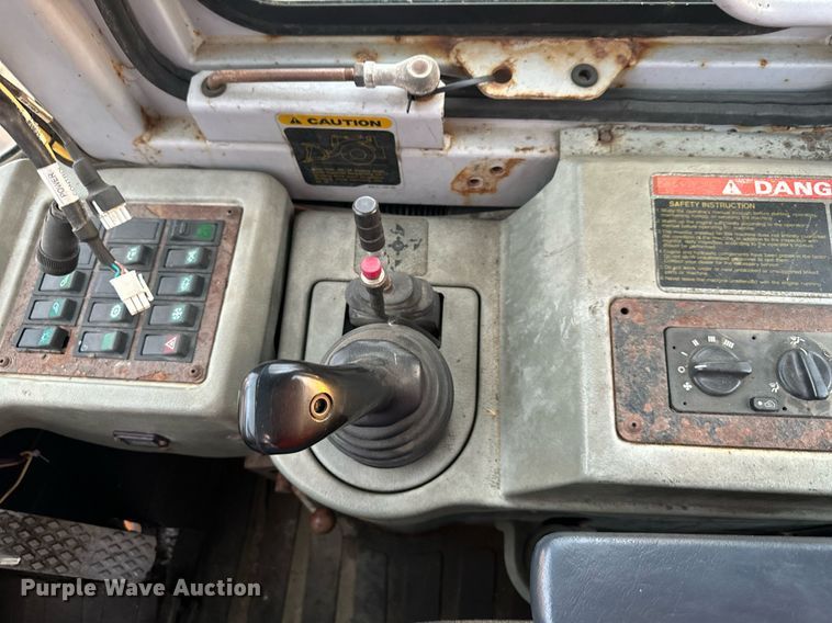 image for item DW2915 1999 Hyundai HL760  wheel loader