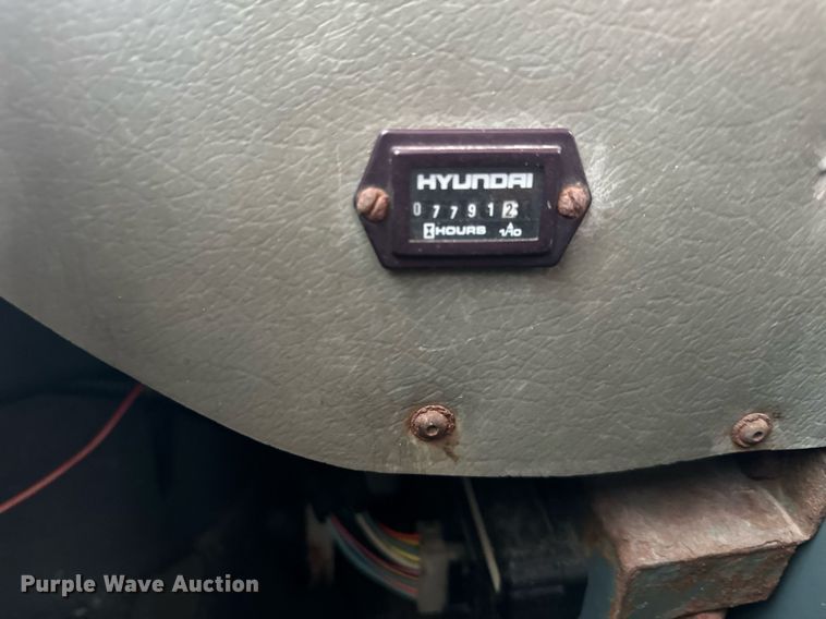 image for item DW2915 1999 Hyundai HL760  wheel loader