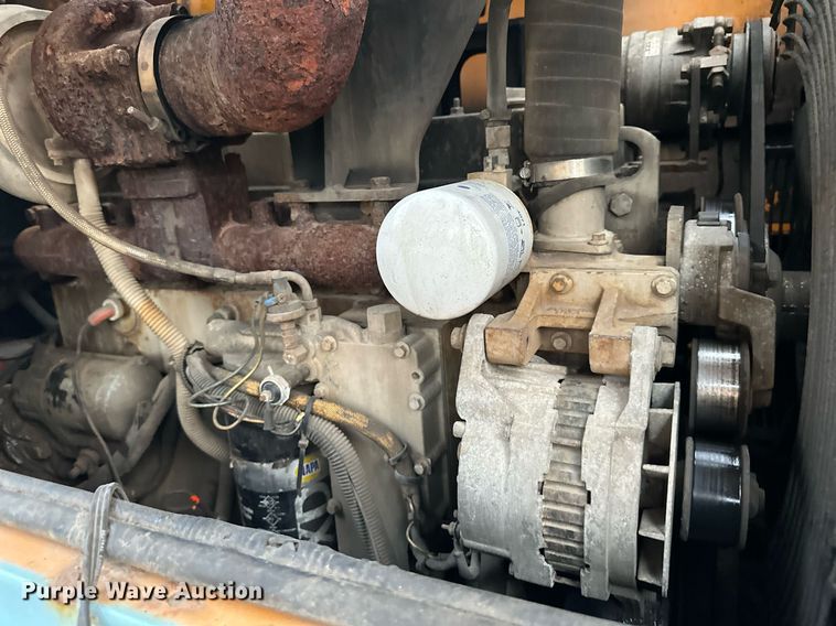 image for item DW2915 1999 Hyundai HL760  wheel loader