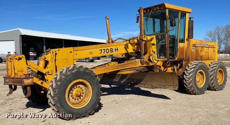 image for item GG9774 1987 John Deere 770 B-H  motor grader
