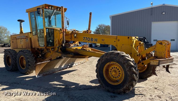 image for item GG9774 1987 John Deere 770 B-H  motor grader