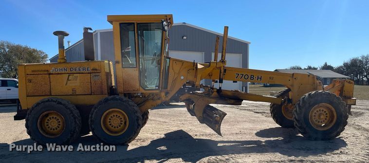 image for item GG9774 1987 John Deere 770 B-H  motor grader