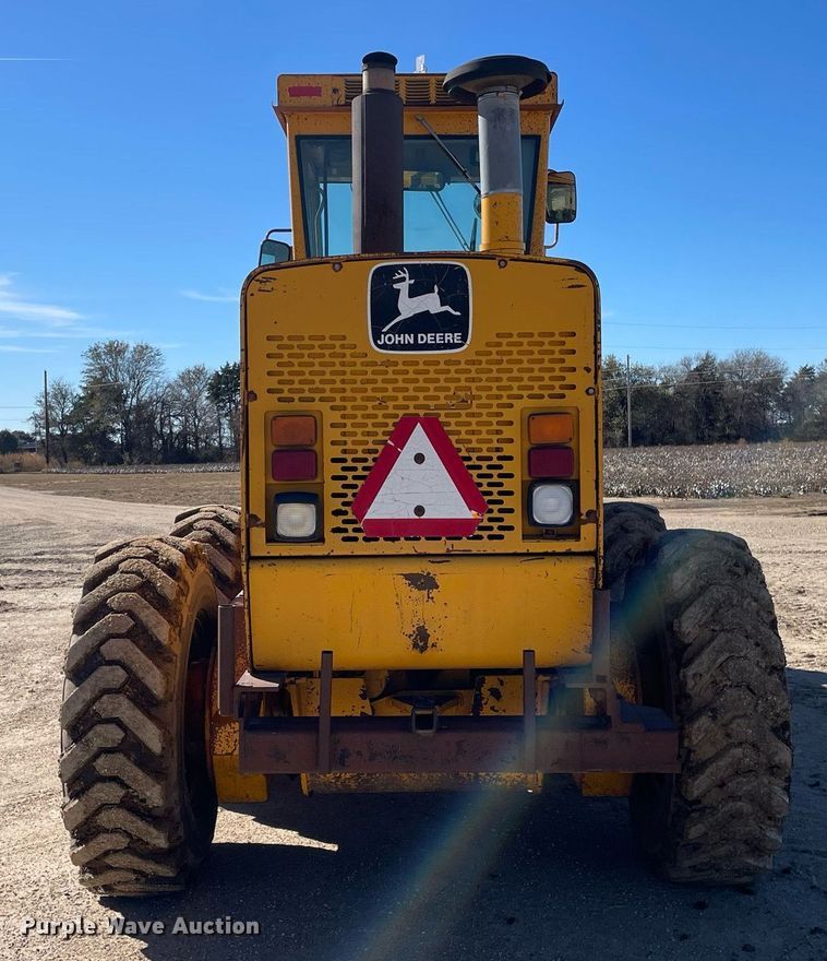 image for item GG9774 1987 John Deere 770 B-H  motor grader