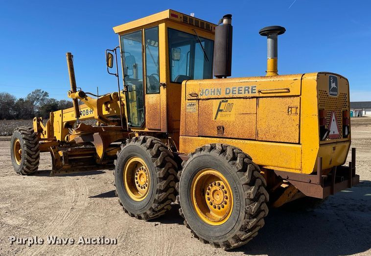 image for item GG9774 1987 John Deere 770 B-H  motor grader