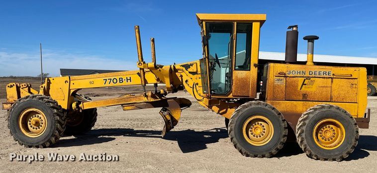 image for item GG9774 1987 John Deere 770 B-H  motor grader