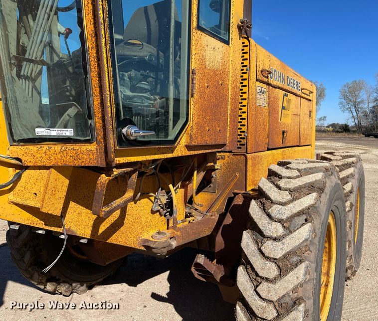 image for item GG9774 1987 John Deere 770 B-H  motor grader