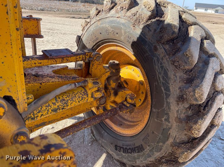 image for item GG9774 1987 John Deere 770 B-H  motor grader