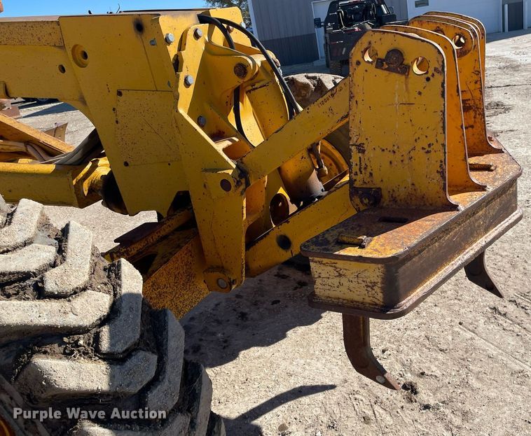 image for item GG9774 1987 John Deere 770 B-H  motor grader