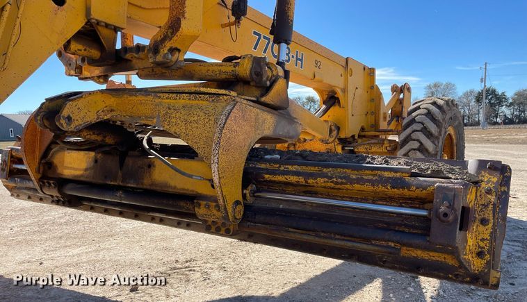 image for item GG9774 1987 John Deere 770 B-H  motor grader