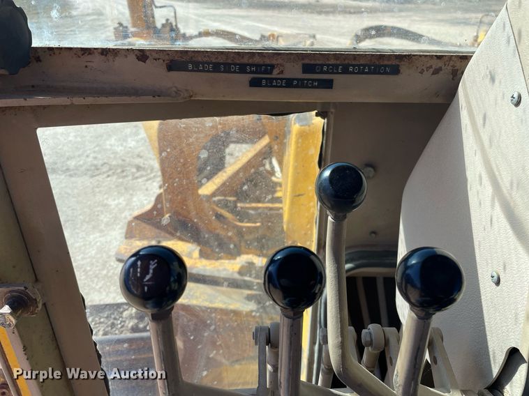 image for item GG9774 1987 John Deere 770 B-H  motor grader