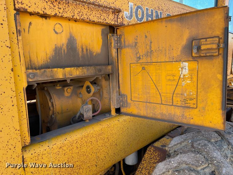 image for item GG9774 1987 John Deere 770 B-H  motor grader