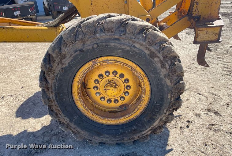 image for item GG9774 1987 John Deere 770 B-H  motor grader