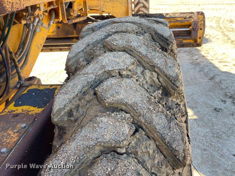 image for item GG9774 1987 John Deere 770 B-H  motor grader