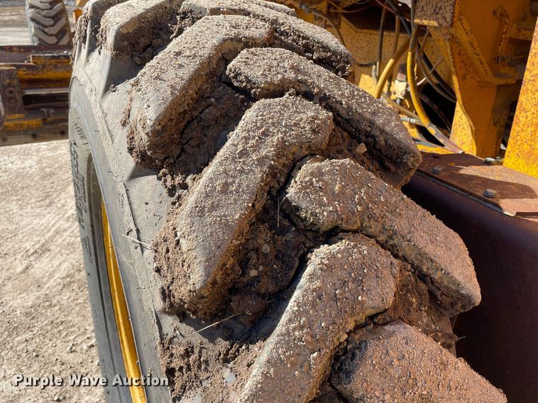 image for item GG9774 1987 John Deere 770 B-H  motor grader