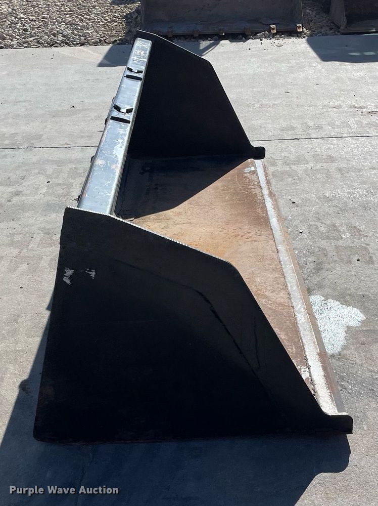 image for item GG9778 Skid steer bucket