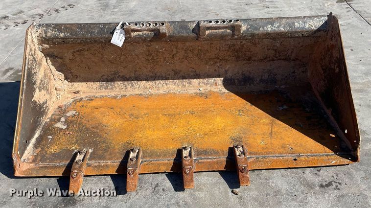 image for item GG9779 Bobcat  skid steer bucket