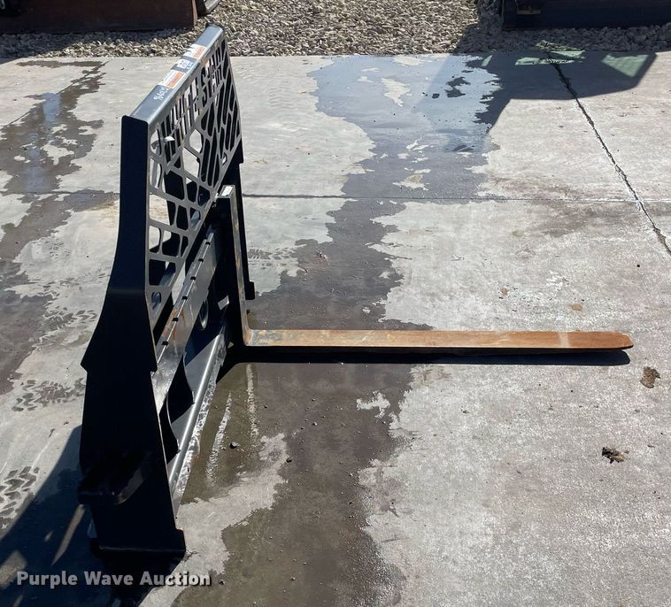 image for item GG9780 2021 Paladin 30945  skid steer forks