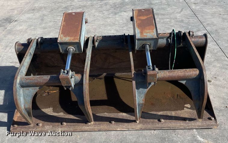 image for item GG9782 Bobcat 66 Industrial  skid steer grapple bucket