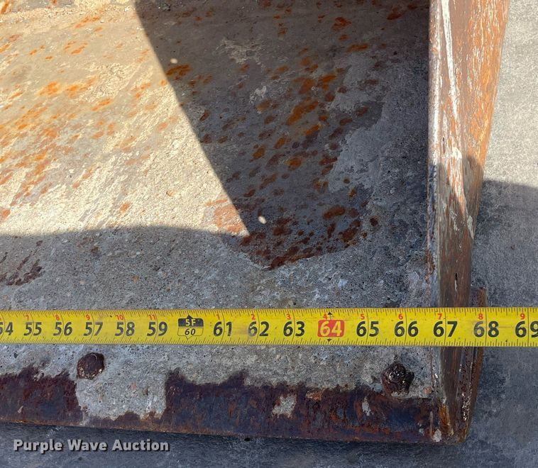 image for item GG9784 Bobcat  skid steer bucket