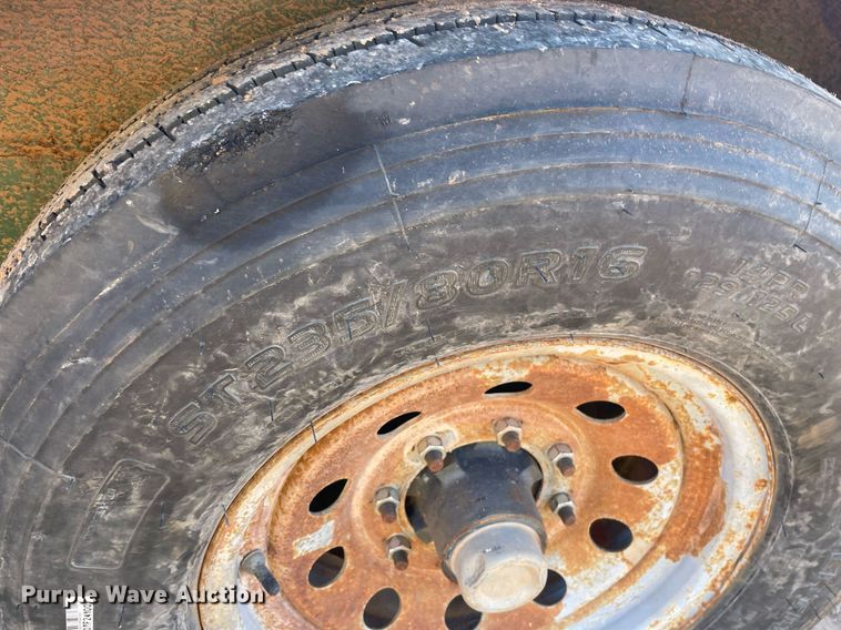 image for item GG9799 2015 Midland Carrier LF-2640  reel trailer