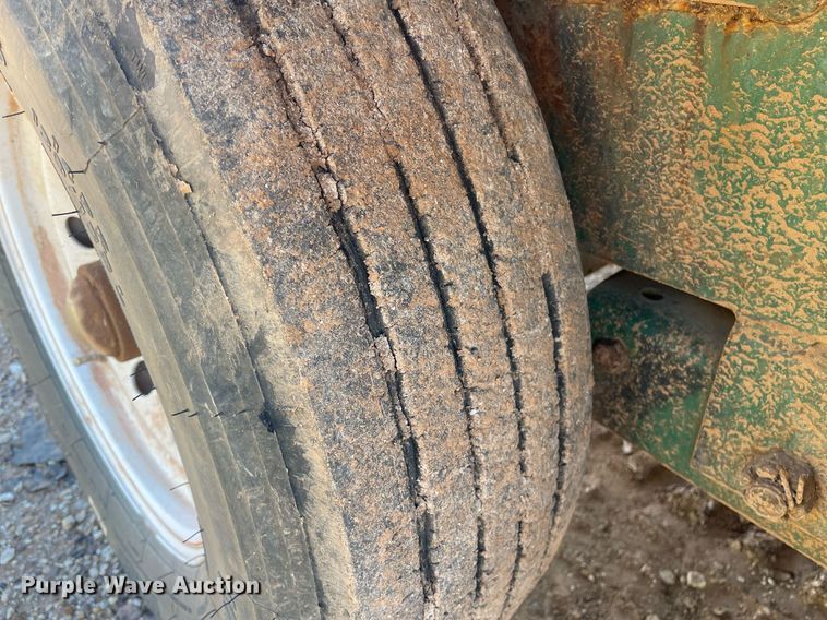 image for item GG9799 2015 Midland Carrier LF-2640  reel trailer