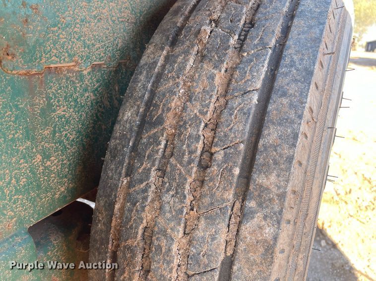 image for item GG9799 2015 Midland Carrier LF-2640  reel trailer