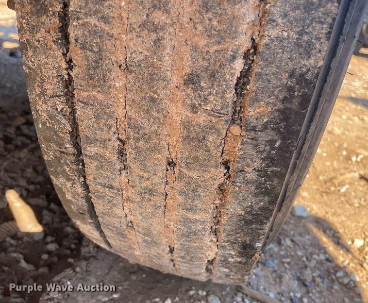 image for item GG9799 2015 Midland Carrier LF-2640  reel trailer