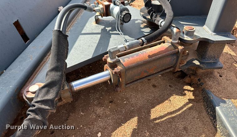 image for item IB9252 89" W skid steer broom