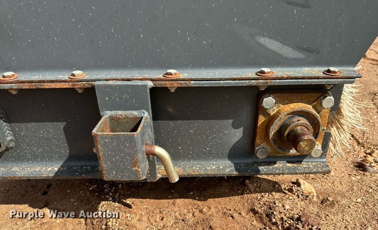 image for item IB9252 89" W skid steer broom