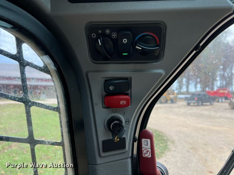 image for item II9203 2023 Caterpillar 289D3  tracked skid steer loader